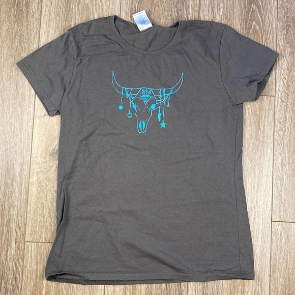 Gildan Tops - ⭐️Longhorn Skull Shirt⭐️